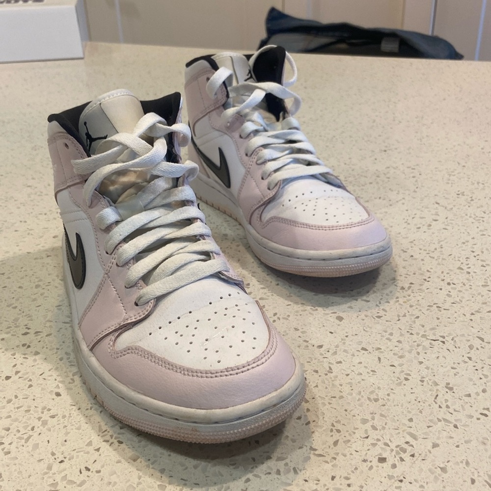 Women’s Pink Jordan’s - great condition!